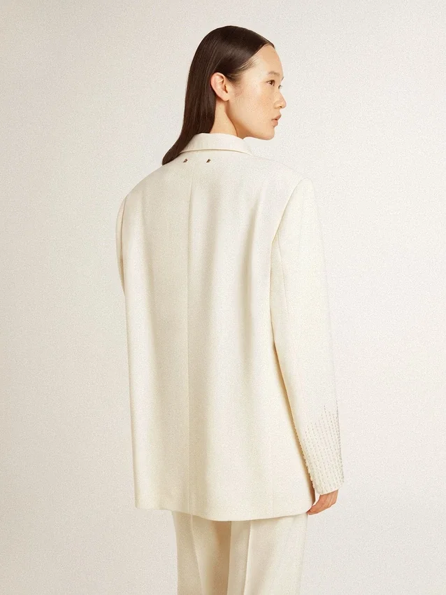 Enradig oversize-kavaj i vitt med sidenlook och broderier