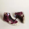 Francy-sneakers med paljetter och handskriven text på yttersulan