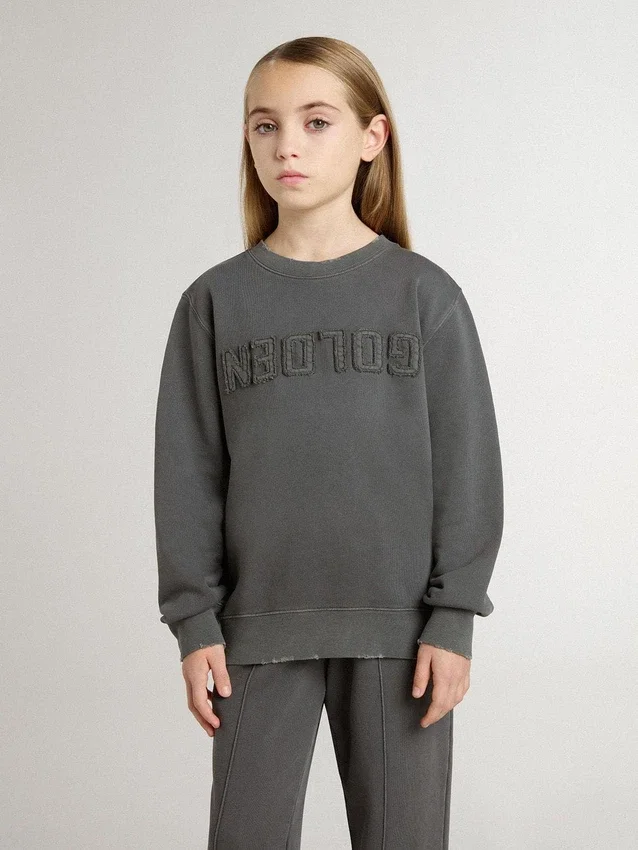 Grå barnsweatshirt med upphöjt logo
