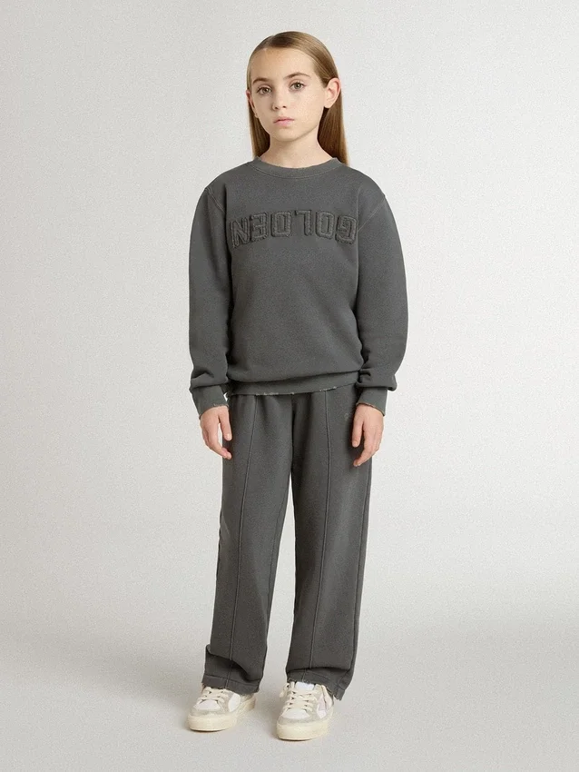 Grå barnsweatshirt med upphöjt logo