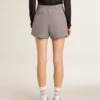 Grå minishorts för damer i houndstooth-mönstrad ull
