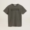 Grå T-shirtklänning för dam med slitna detaljer