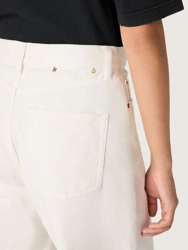 Guldfärgade boyfriend-jeans för damer i optiskt vit bull-denim