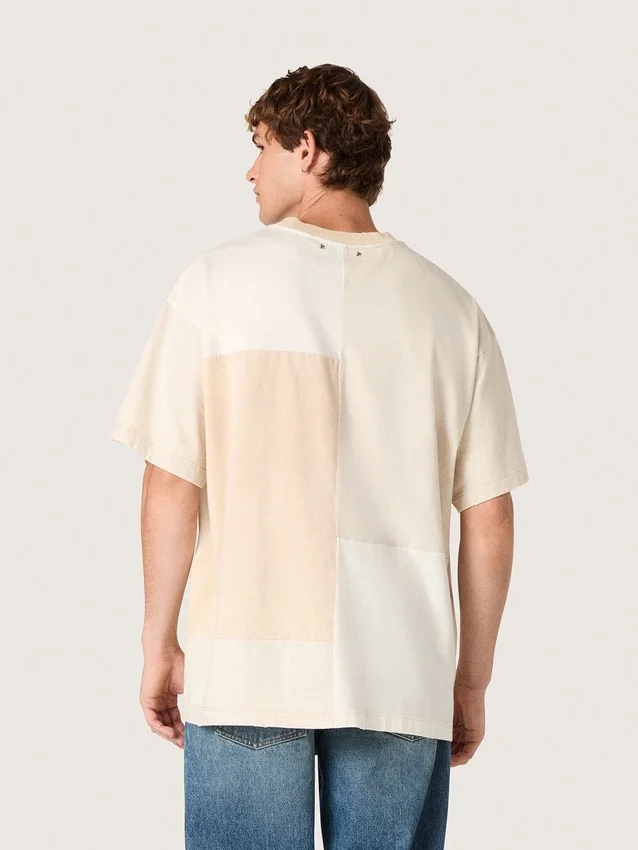 Herr-T-shirt i bomullsjersey med patchwork-effekt i vitt och beige