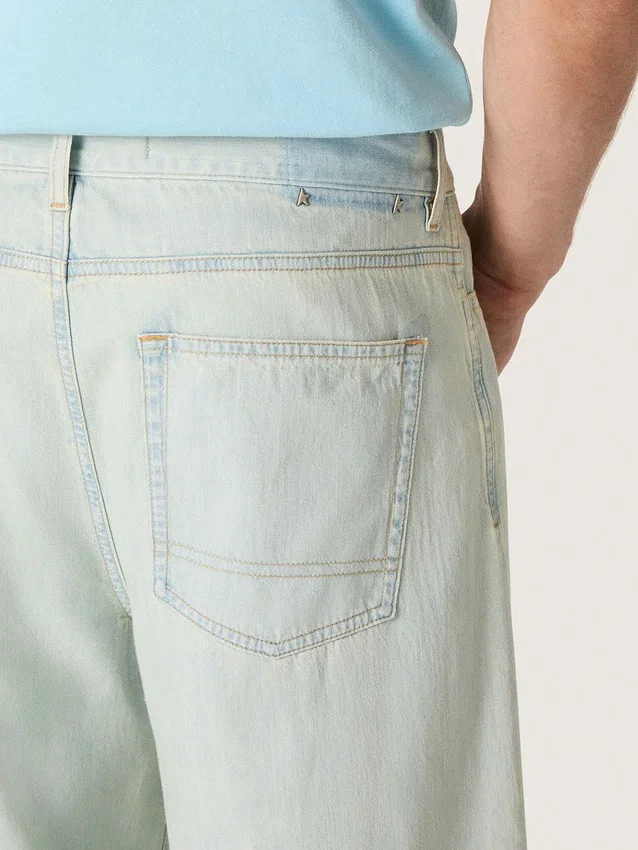 Herrjeans i ljusblå denim