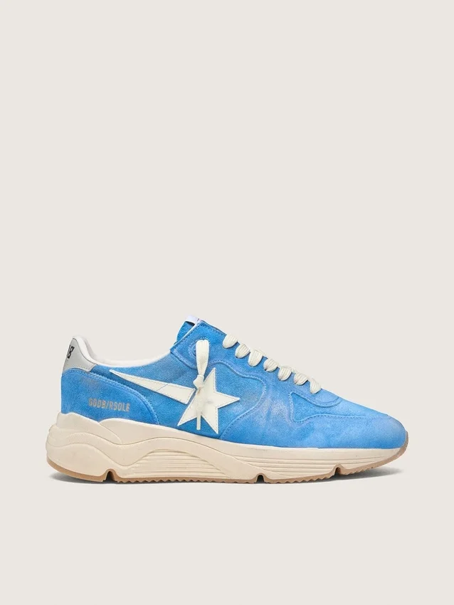 Herrsko med Running Sole i ljusblått mocka med vit stjärna