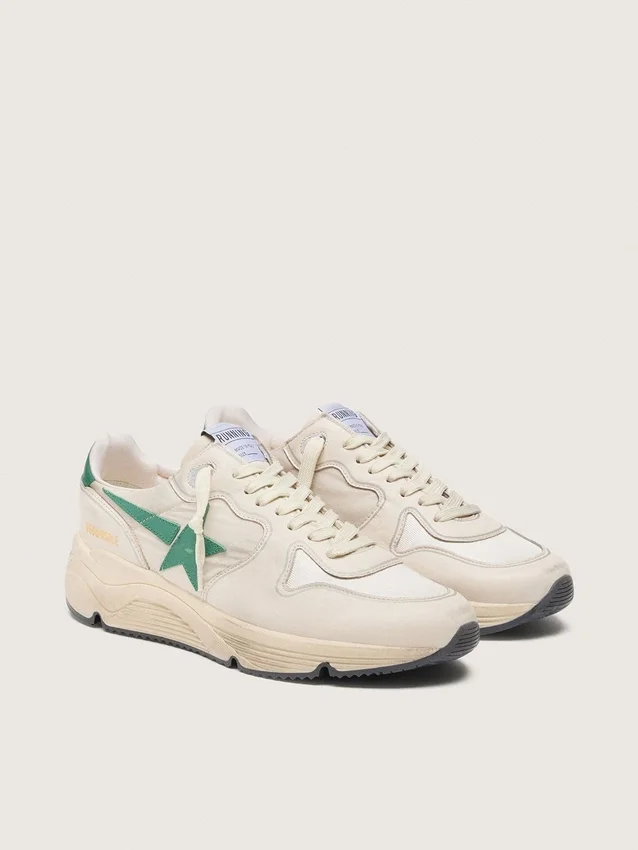 Herrskor med Running Sole i krämfärgat nylon och läder med grön läderstjärna