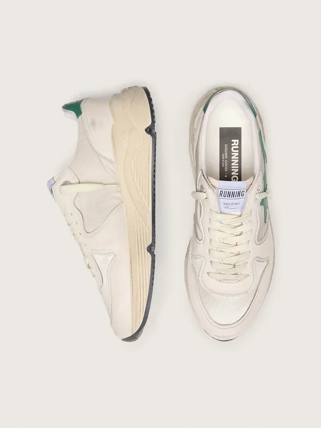 Herrskor med Running Sole i krämfärgat nylon och läder med grön läderstjärna