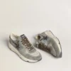 Herrskor med Running Sole i ljusblå nylon med svart stjärna och grön läderflik på hälen