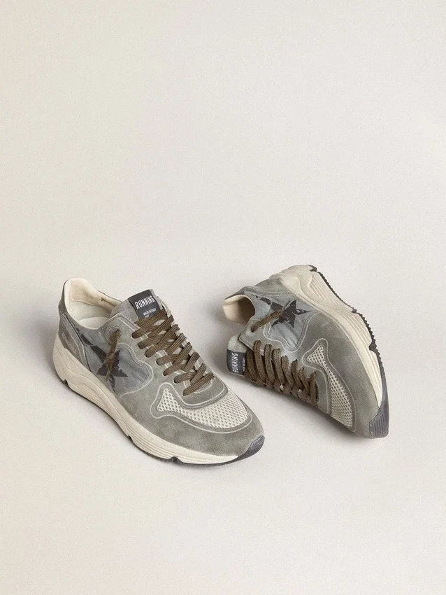 Herrskor med Running Sole i ljusblå nylon med svart stjärna och grön läderflik på hälen