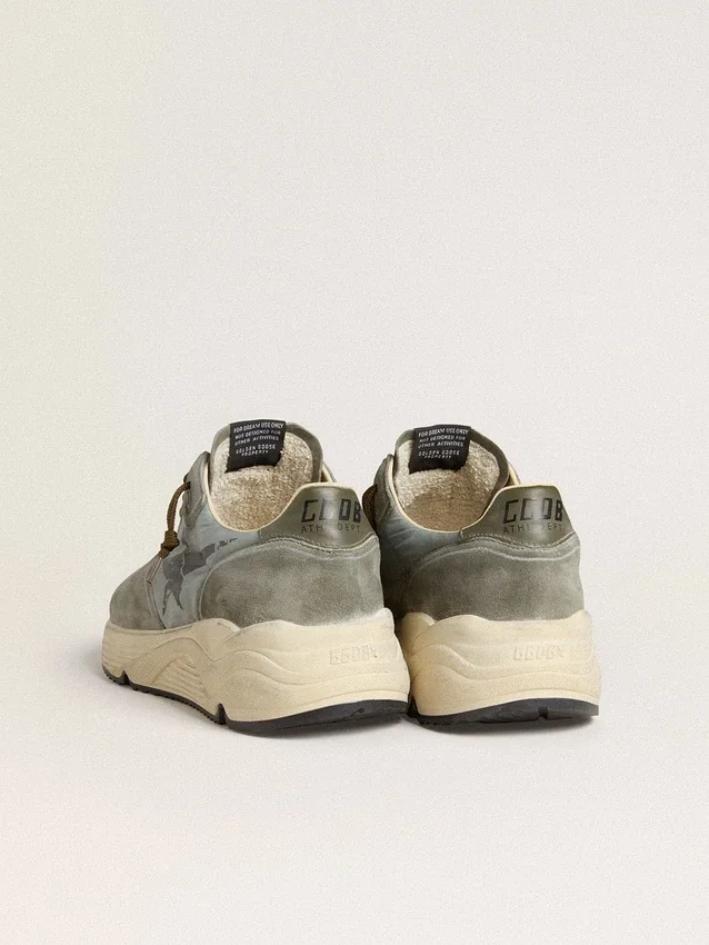 Herrskor med Running Sole i ljusblå nylon med svart stjärna och grön läderflik på hälen