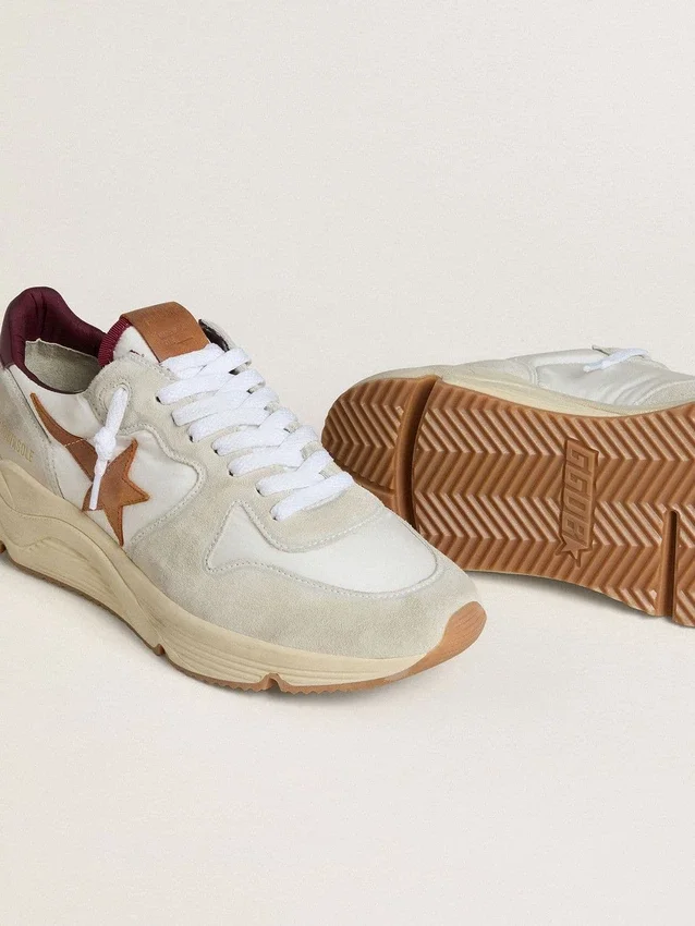 Herrskor med Running Sole i nylon och mocka med brun läderstjärna och vinröd läderflik på hälen