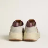 Herrskor med Running Sole i nylon och mocka med brun läderstjärna och vinröd läderflik på hälen