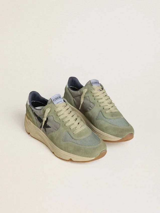 Herrskor med Running Sole i salviagrönt nylon och mocka med tryckt svart stjärna