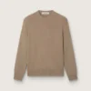 Herrtröja i ljus taupe ekologisk bomull med broderad logotyp