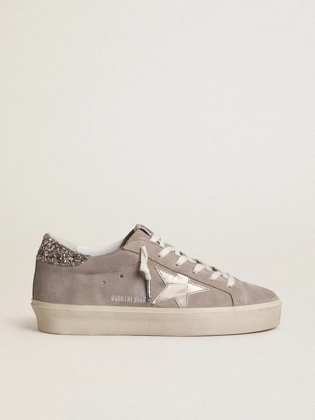 Hi Star-sneakers för dam i beige mocka med laminerad läderstjärna och glitterklackflik