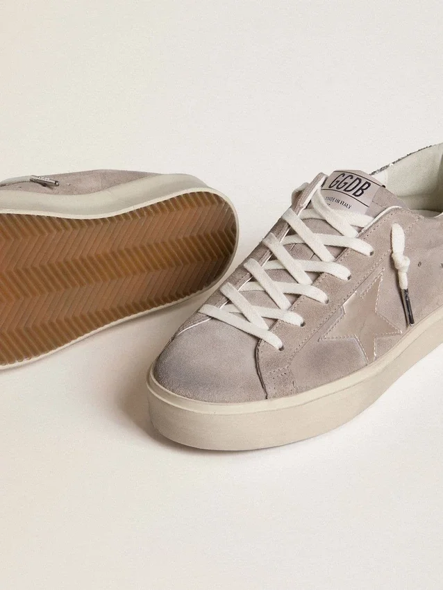 Hi Star-sneakers för dam i beige mocka med laminerad läderstjärna och glitterklackflik