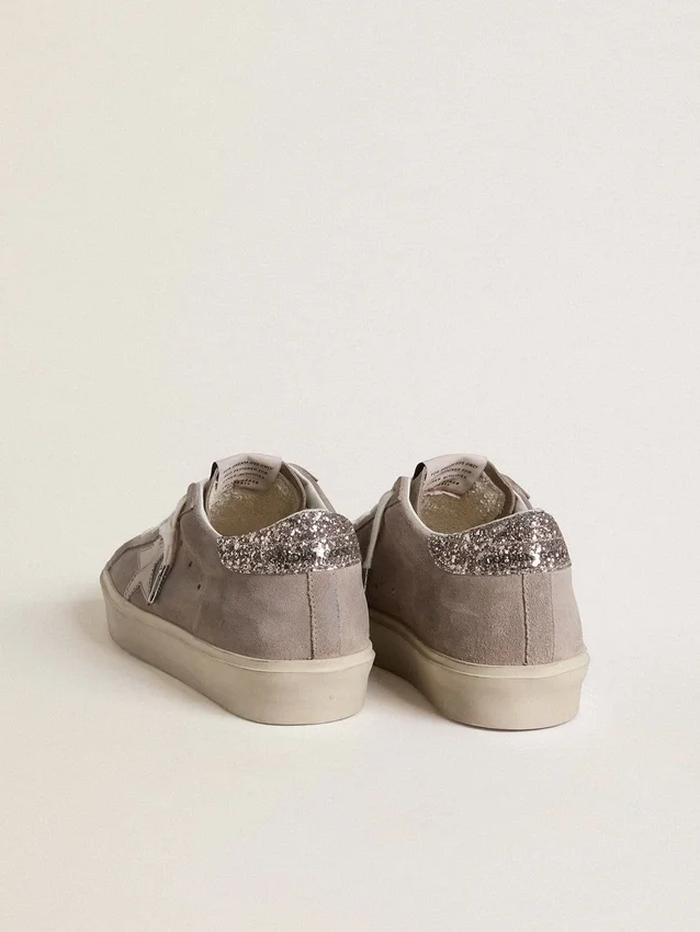 Hi Star-sneakers för dam i beige mocka med laminerad läderstjärna och glitterklackflik