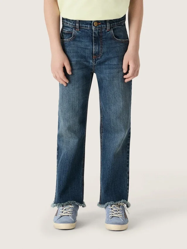Jeans för pojkar med råa kanter och broderi