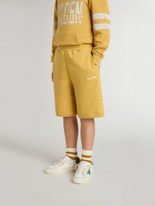 Joggingshorts för barn i ockragult med broderi