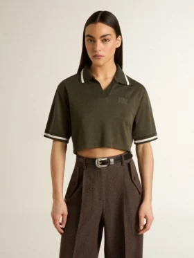 Kort polo för dam i militärgrön jersey med broderi