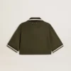 Kort polo för dam i militärgrön jersey med broderi