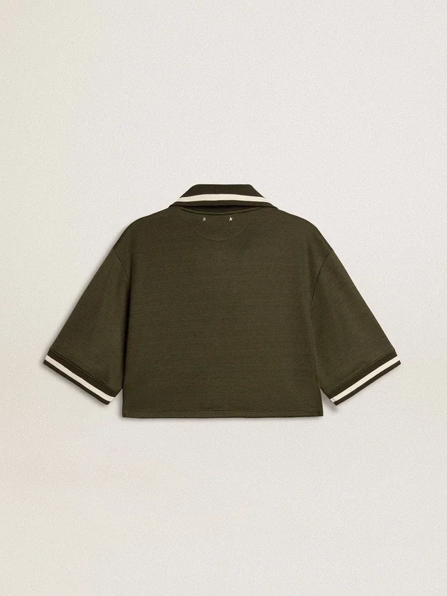 Kort polo för dam i militärgrön jersey med broderi