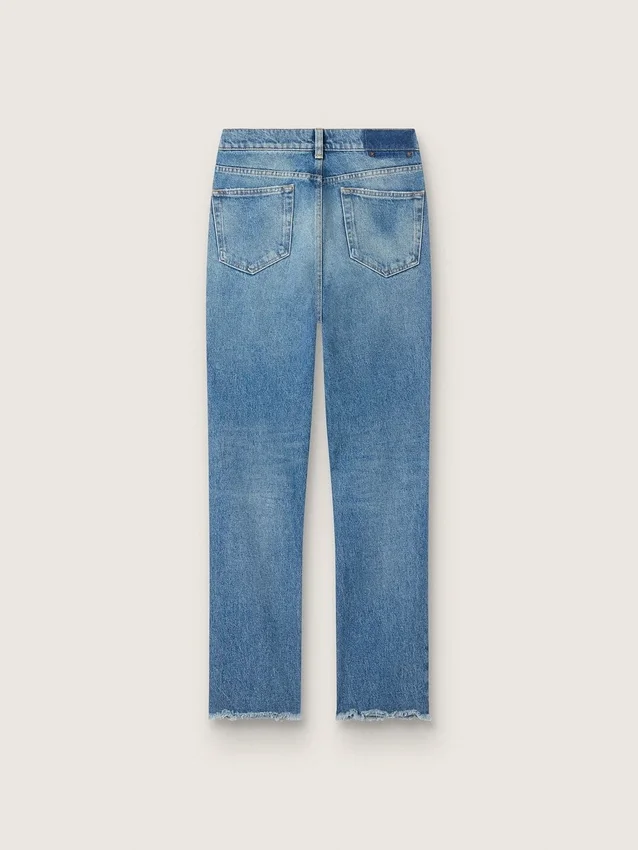 Korta, utsvängda damjeans med medium tvätt