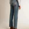 Korta, utsvängda damjeans med medium tvätt
