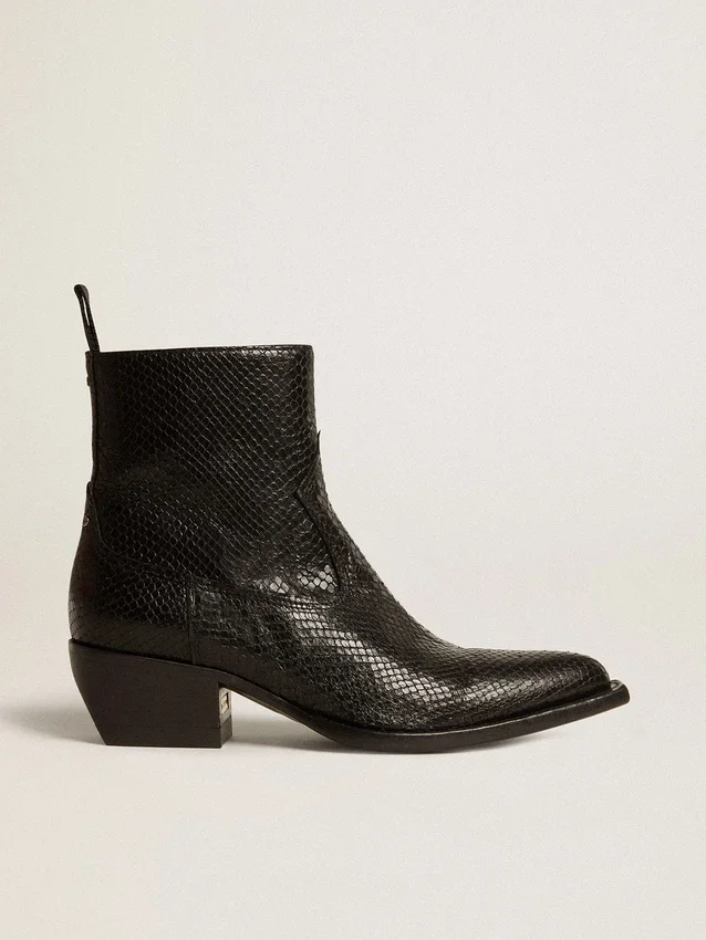Låga Debbie-stövlar i svart läder med ormmönster