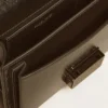 Liten Venezia-väska i svart metallicläder med svarta detaljer