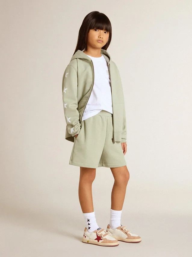 Ljusgröna shorts med vit stjärna