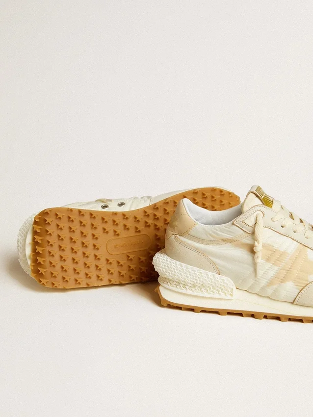 Marathon för damer i beige nylon och grått läder med beige tryckt stjärna
