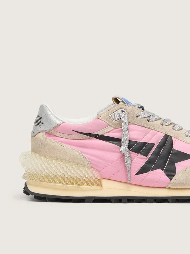 Marathon för herr i rosa nylon och guldfärgat mocka med svart tryckt stjärna