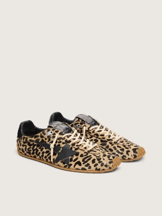 Marathon Speed för damer i beige och svart ponnyskinn med leopardmönster och svart läderstjärna