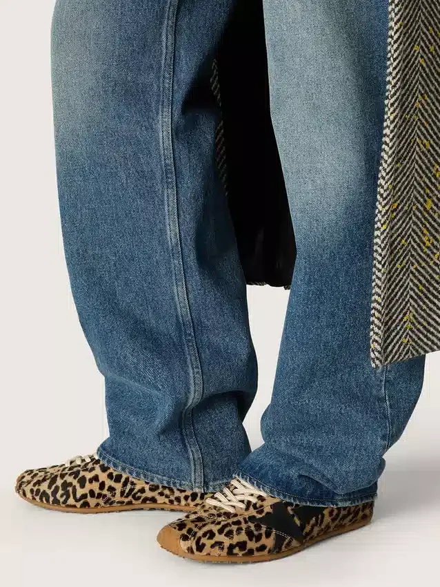 Marathon Speed för damer i beige och svart ponnyskinn med leopardmönster och svart läderstjärna
