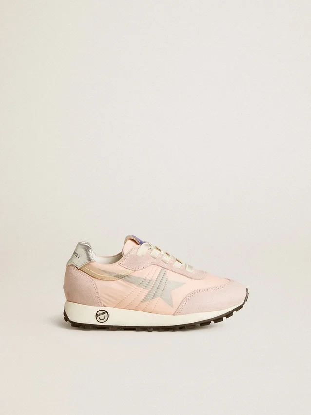 Marathon Young i rosa nylon med tryckt stjärna och läderflik på hälen