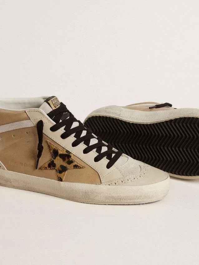 Mid Star för dam i beige naplakläder med stjärna i ponnyskinn med leopardmönster