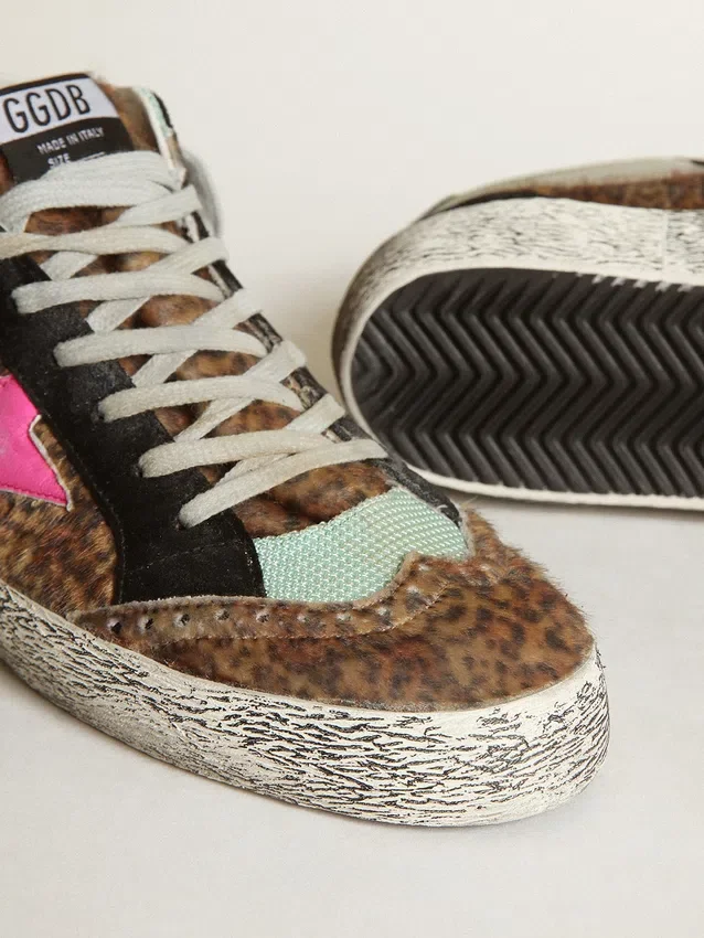 Mid Star i ponnyskinn med leopardmönster och stjärna i fuchsiafärgat läder