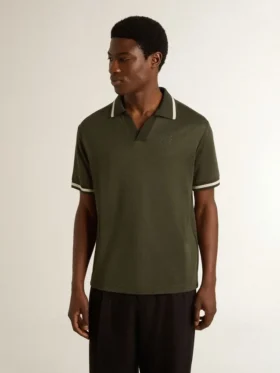 Militärgrön jerseypolo för herr med broderi