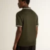 Militärgrön jerseypolo för herr med broderi
