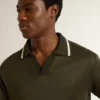 Militärgrön jerseypolo för herr med broderi
