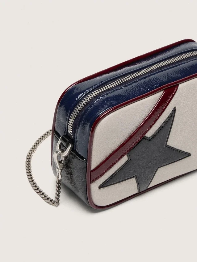 Mini Star Bag i smörvitt läder med svart stjärna och vinröda samt mörkblå detaljer
