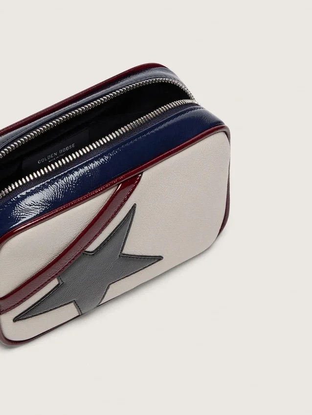 Mini Star Bag i smörvitt läder med svart stjärna och vinröda samt mörkblå detaljer