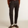 Mörkblå herrjeans i denim med en tvätt