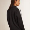 Mörkblå sweatshirt med dragkedja, vit rand och kontrasterande stjärnor