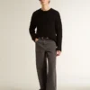 Mörkgrå herrjeans i denim med tvinnad pressveck