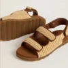 Noa Young-sandaler i beige raffia och brunt läder