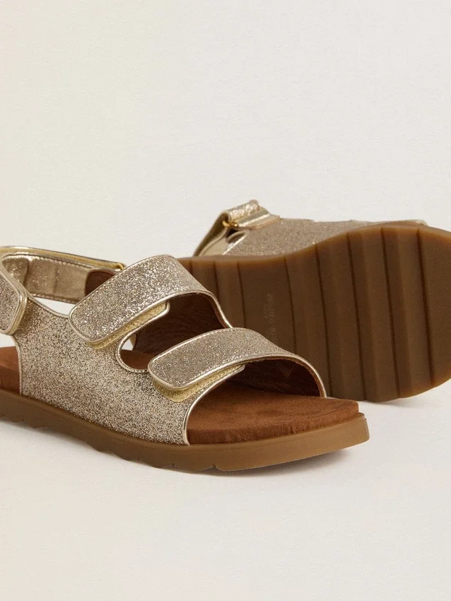 Noa Young-sandaler i mikroglitter och platinaläder