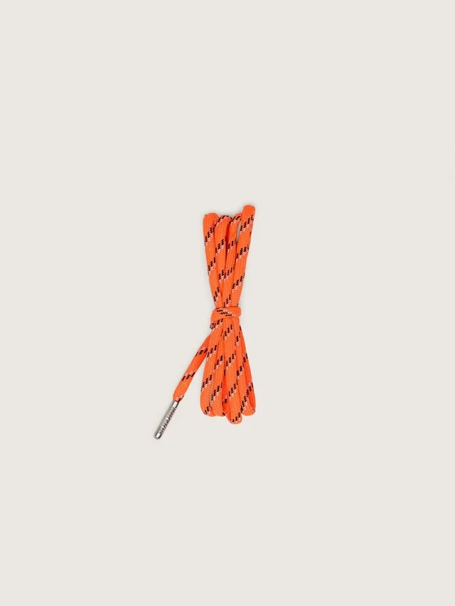 Orange vandringsskosnören med grå och svarta detaljer